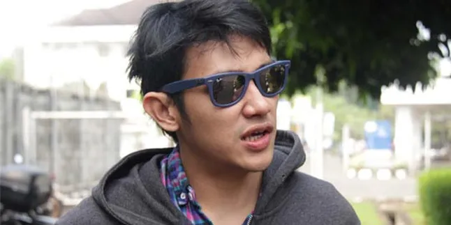 Vicky Nitinegoro Suka Cewek Pakai Lingerie