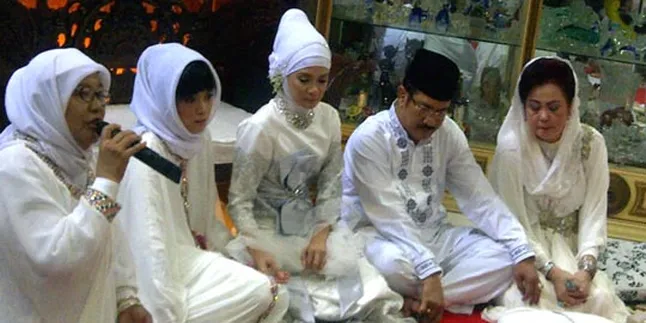 Gelar Pengajian, Shezy Idris Nangis