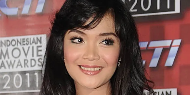 Sheza Idris Kasih Kado Lingerie