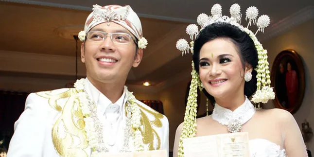 Malam Pertama, Shezy Idris Putar Lagu 'Belah Duren'