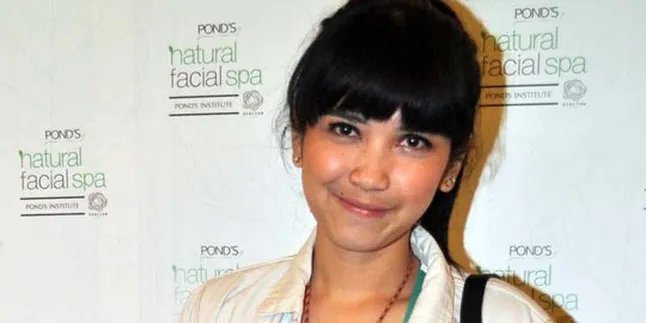 Nyanyi, Dinda Kanyadewi Aji Mumpung