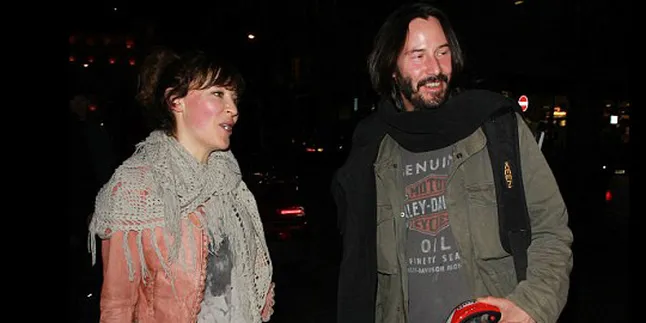 Keanu Reeves Akhirnya Punya Pacar Lagi?