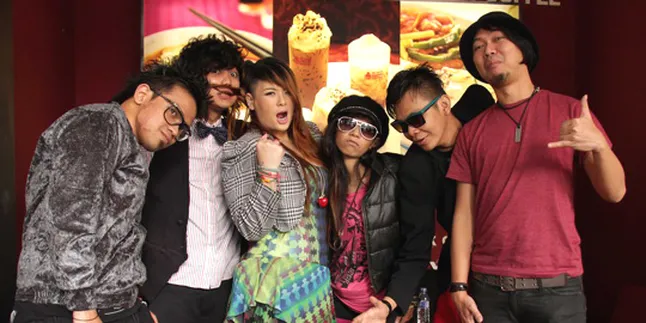 Edwin Cokelat Beri Sentuhan 'Gak Tahan' ke Parcel