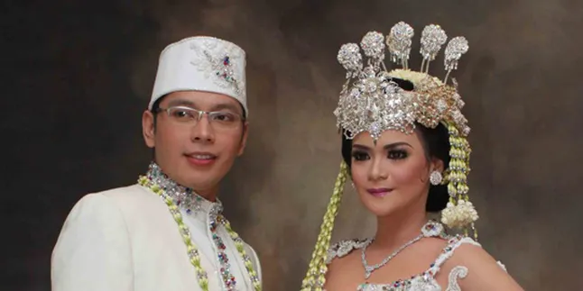 Shezy Idris - Akiz Honeymoon ke Paris