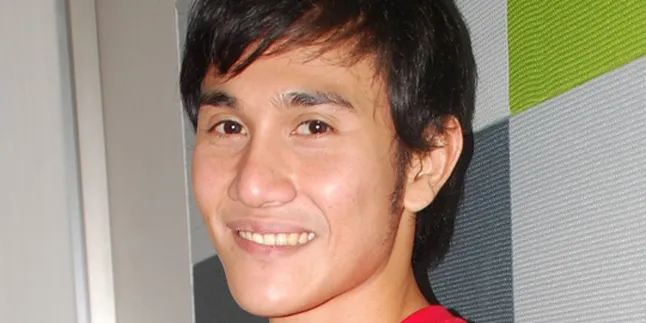 Vino G Bastian Tak Bisa Tahan Tawa