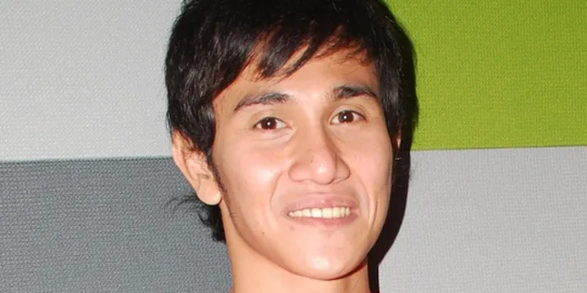 Cinta Ditolak, Vino G Bastian Ingin Bunuh Diri? Cinta Ditolak, Vino G Bastian Ingin Bunuh Diri?