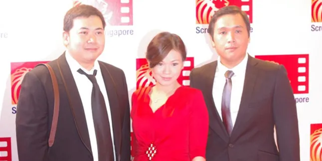 Delon Tio Dapat Kehormatan di Red Carpet Gala Premiere Delon Tio Dapat Kehormatan di Red Carpet Gala Premiere