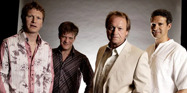 Level 42 Rayakan Moment 30 Tahun Berkarier