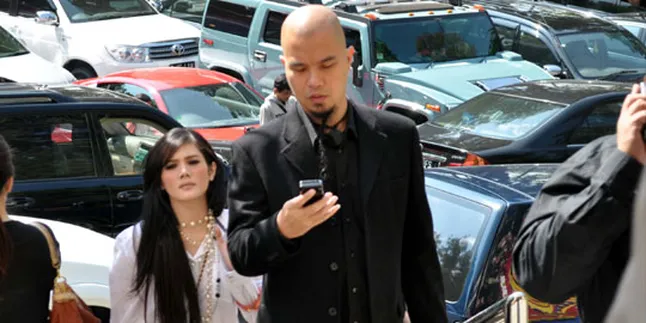 Dhani Gandeng Mulan di Acara Hotman Paris