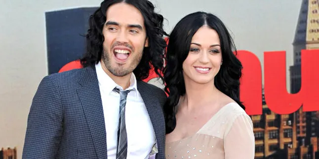 Istri Tur Dunia, Russell Brand Gandeng Wanita Lain