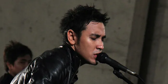 'Yang Ku Nanti' Persembahan Ello Untuk Kekasih