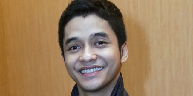 Adly Fairuz - Lala Pacaran Jarak Jauh