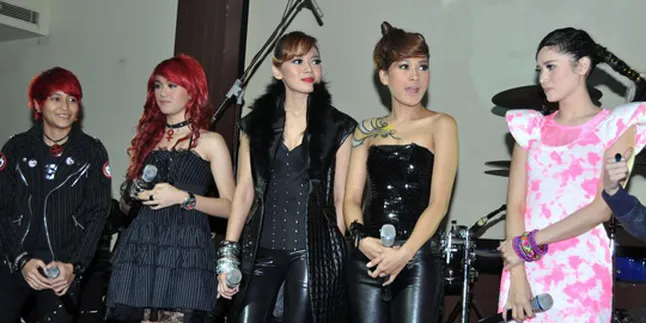 Bentuk RCM Girls, Dhani Skip Dewi Perssik