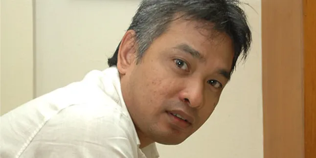 Bebas, Erwin Arnada 'Nyekar' ke Makam Ibu