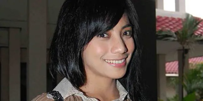 Akad Nikah Siti KDI Kental Adat Mandar