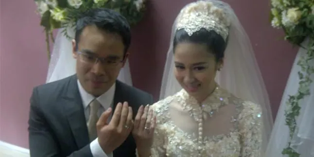Mas Kawin Laura Basuki Cincin Emas Putih