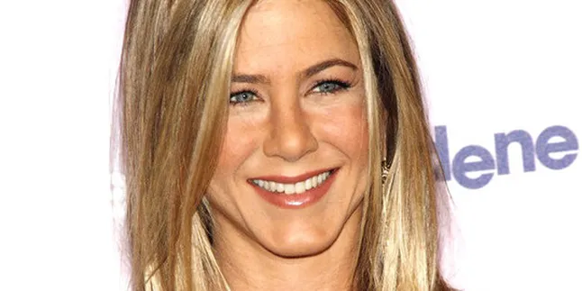 Jennifer Aniston Bubuhkan Tato Pertama di ...