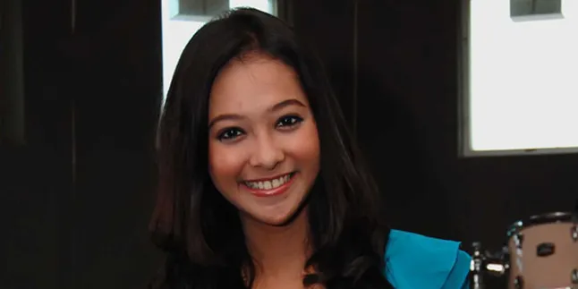 Poppy Bunga Gonta Ganti Pasangan Adalah Wajar