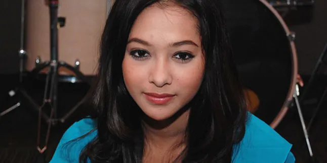 Perbaiki Imej, Poppy Bunga Bungkam Soal Pacar