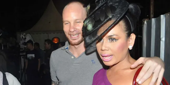 Melanie Ricardo Hamil Dua Bulan