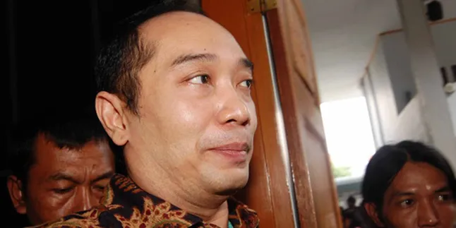 Ditanya Hutang, Adjie Notonegoro Tertawa Lebar
