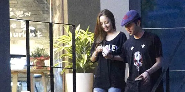 Berita JunHara Diprotes Guru SD