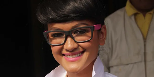 Julia Perez Tak Luntur Idolakan Zainuddin MZ