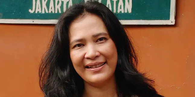 Terinspirasi Single, Oppie Andaresta Bagi-Bagi Es Krim