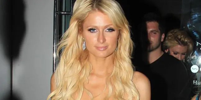Paris Hilton Pecat Asisten 'Mesum'