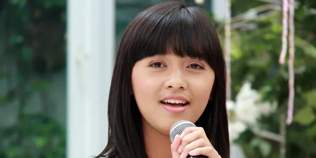 Putri Ayu Habiskan Waktu Dengan Belajar