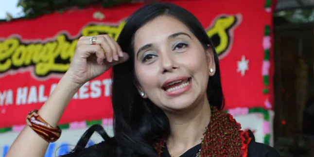 Ayu Azhari Tak Libatkan Mike Tramp di Bisnisnya Ayu Azhari Tak Libatkan Mike Tramp di Bisnisnya