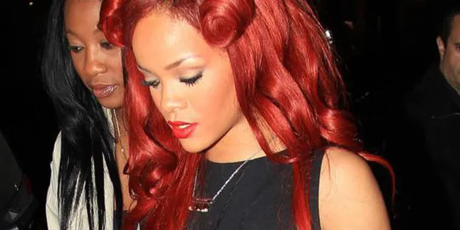 Rihanna Resmi Geser Megan Fox Dari Armani