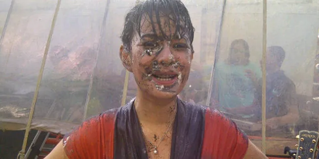 Ultah Ke-25, Astrid Tiar Babak Belur!