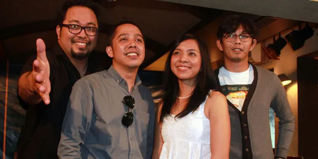 Mocca Bagi CD Gratis Buat Penonton Konser