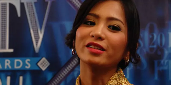 Ingin Fleksibel, Bunga Zainal Tolak Stripping