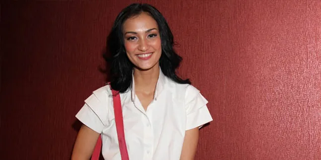 Baca Puisi, Atiqah Hasiholan Peduli Nasib TKI