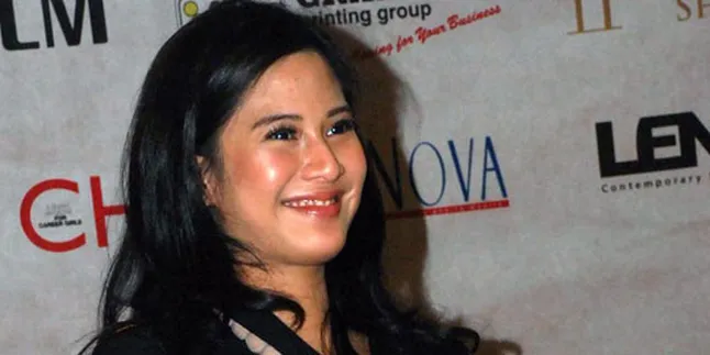 Dian Sastrowardoyo Melahirkan