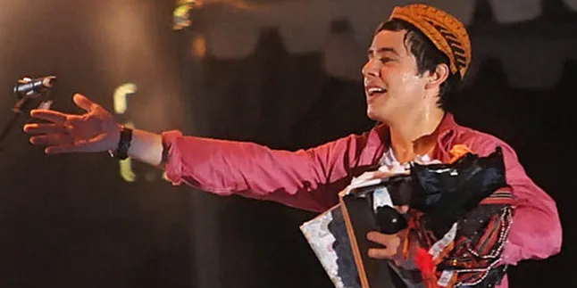 David Archuleta, Dari Blangkon Hingga Mawar