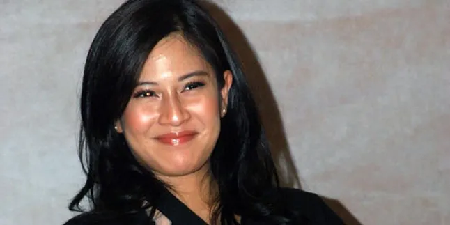 Dian Sastro Melahirkan Secara Normal Dian Sastro Melahirkan Secara Normal