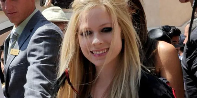 Avril Lavigne Takkan Pernah Tampil Buka-Bukaan