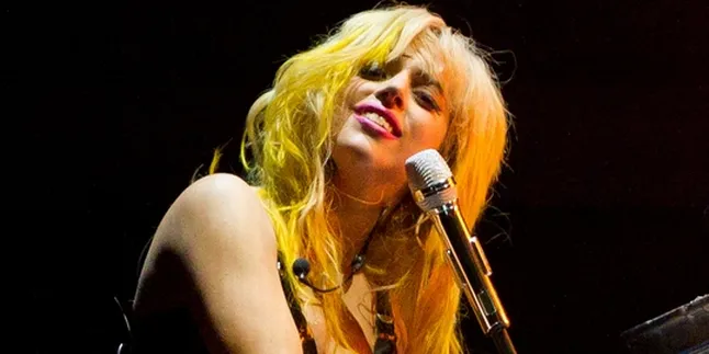 Lady GaGa Dituduh Jiplak Bette Midler