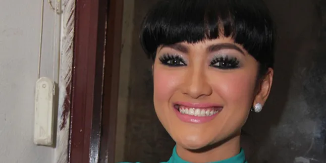 Gaston Melamar, Jupe Belum Beritahu Keluarga