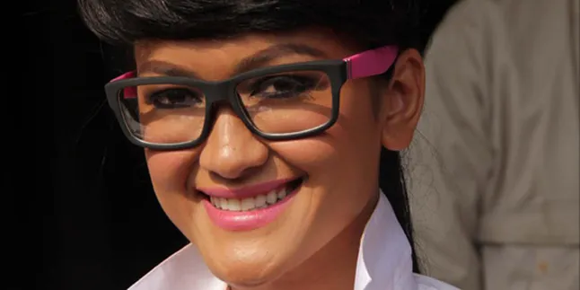 Julia Perez: Gaston Cowok Romantis Julia Perez: Gaston Cowok Romantis