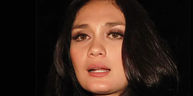 Saat Umroh, Luna Maya Banyak Doakan Ariel