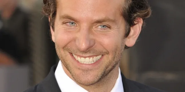 Manusia Turun ke Bumi Karena Tipu Daya Bradley Cooper