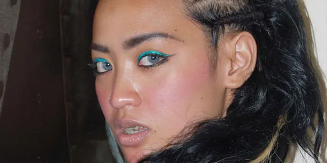 Single Baru, Ina Kamarie Bergaya Ala Madonna