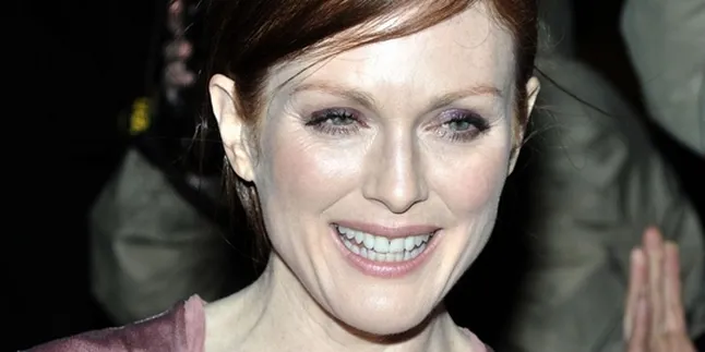 Julianne Moore Kosongkan iPod Demi Sarah Palin