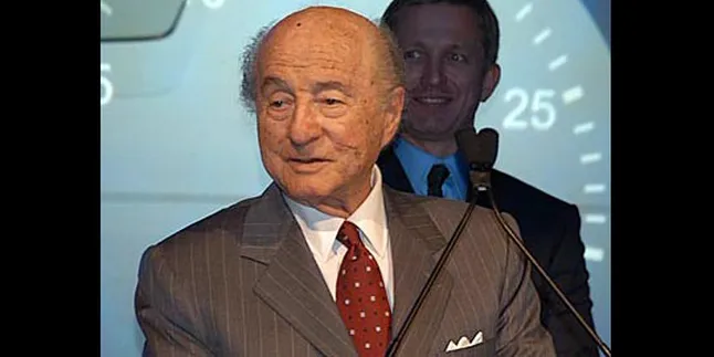 Kreator Boneka Barbie Tutup Usia