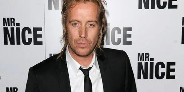 Rhys Ifans Ditangkap Polisi di Comic Con