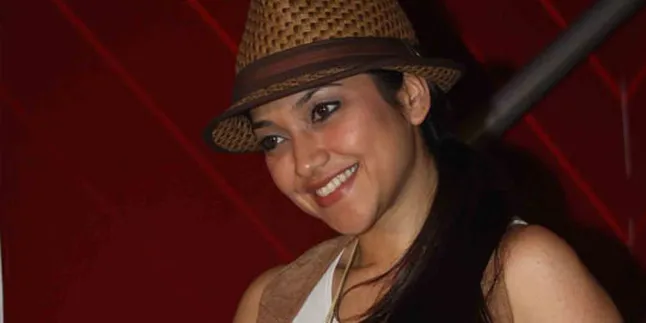 Sarah Azhari Rela Berdesakan Demi The Cranberries